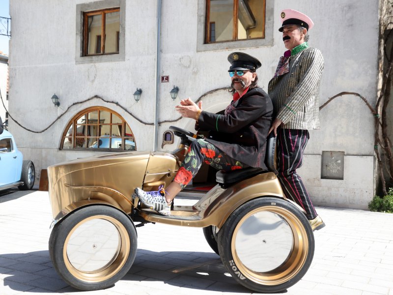 Let3 presented their new, spectacular gold tractor with which they are embarking on the conquest of Eurovision
